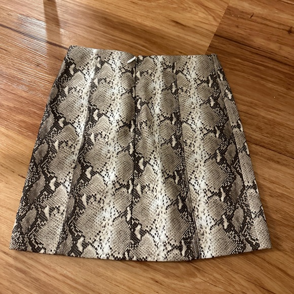 Lulus snakeskin mini skirt - Picture 4 of 6